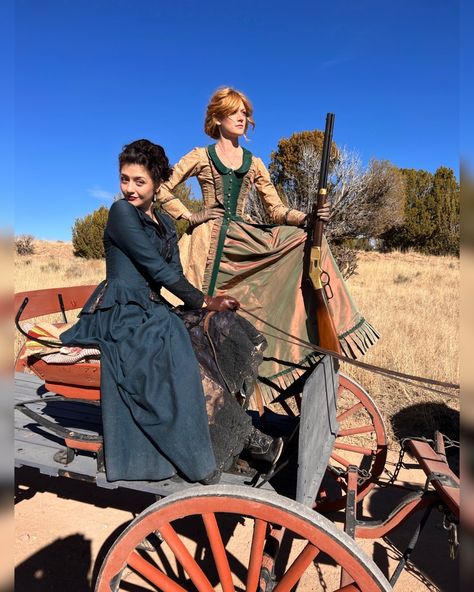 Family Western Costumes, Wild West Dresses, Western Woman Outfits, Old West Fashion, Wild West Dress, Wild West Clothing, Regency Outfits, Walker Independence, Western Victorian