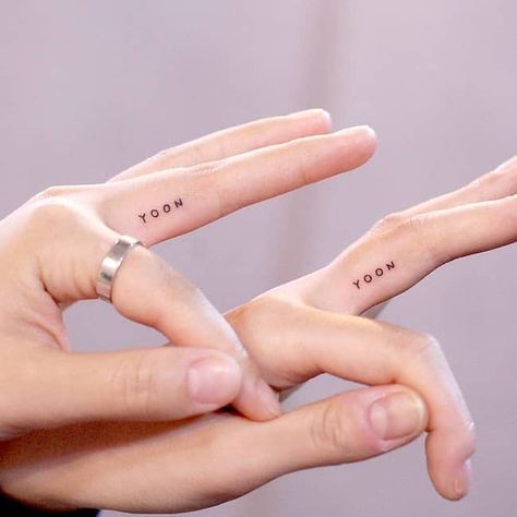 Tiny Matching Surname Finger Tattoos Friendship Tattoos For 3, Small Friendship Tattoos, Matching Friendship Tattoos, Soul Sister Tattoos, Small Best Friend Tattoos, Cute Sister Tattoos, Friend Tattoos Small, Small Wave Tattoo, Sister Tattoo Designs