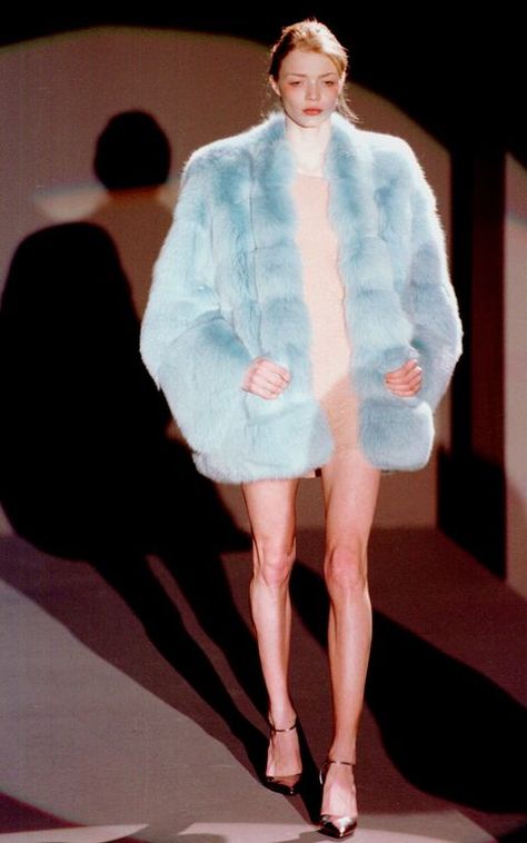 Clothing, Leg, Sleeve, Human body, Shoulder, Human leg, Textile, Joint, Outerwear, Fashion show, Runway Moments, Tom Ford Gucci, Gucci Runway, Gucci Spring, Runway Fashion Couture, Fur Fashion, Italian Fashion, Couture Fashion, 90s Fashion