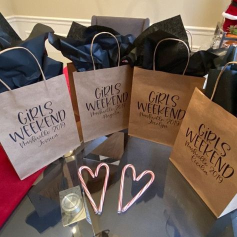 Trip Goodie Bags Ideas, Weekend Gift Bag Ideas, Girls Getaway Weekend Gifts, Girls Trip Goodie Bags, Girls Weekend Gifts Bags, Girls Trip Gifts Bags, Mt Olympus, Girls Beach Trip, Girls Weekend Gifts