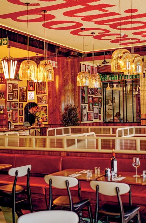 Contemporary Italian Restaurant, Cool Pizza Restaurants, Italian Pizzeria Aesthetic, Old School Italian Restaurant, Italian Diner Aesthetic, Retro Italian Restaurant, Pizza Bar Design, Italian Pizzeria Interior, Italian Cafe Design