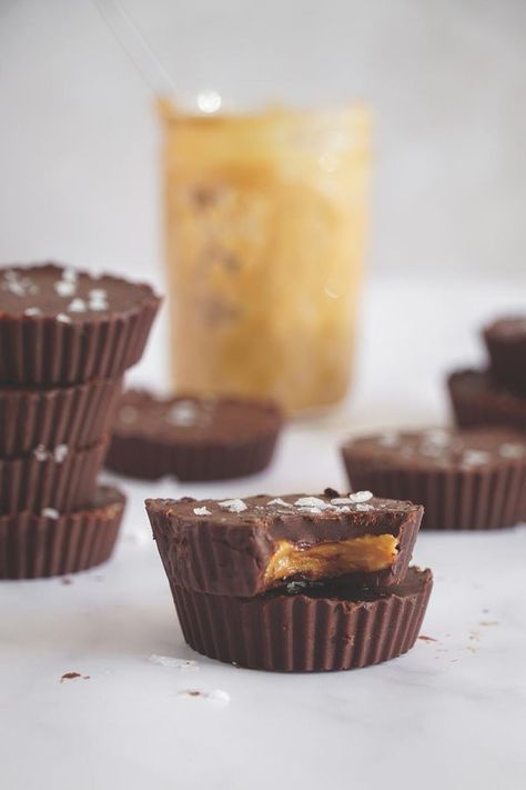 Craving Candy? Reach For These Healthy Chocolate Sunbutter Cups Instead! Sunbutter Cups, Chocolate Sunbutter, Sun Butter, Homemade Maple Syrup, Chocolate Candy Recipes, Homemade Candy, Candy Recipe, Candy Recipes Homemade, Homemade Candies