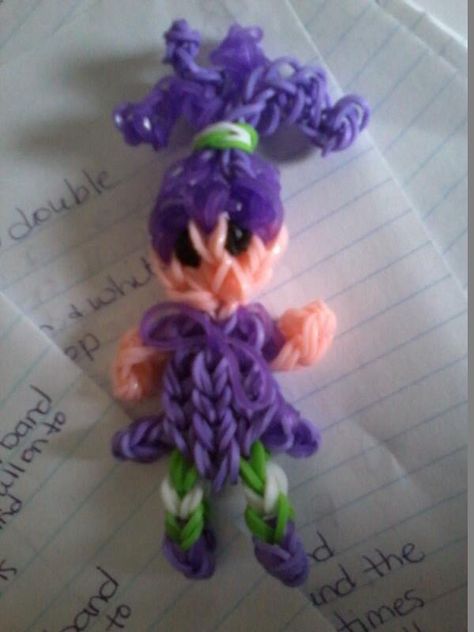 Plum Rainbow Loom Animals, Loom Animals, Rubber Band Crafts, Rainbow Loom Rubber Bands, Rainbow Loom Patterns, Rainbow Loom Charms, Loom Charms, Loom Projects, Loom Band