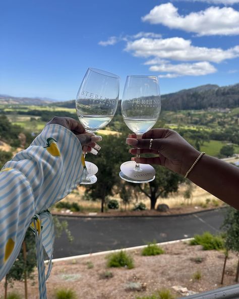 Pretty girls who run off to Napa on the weekends 🍷🌞🍃 . . . #napa #napavalley #napavalleywine #napavalleywinetrain #blackinnapa #napavalleywinery #napatrip #blacktravelblogger #blacktravelbloggers #blacktravelblog #travelblog #napavalleylife #napavalleyluxury #visitnapa #visitnapavalley Napa Aesthetic, Blake Aesthetic, Ig Photo Ideas, Meredith Blake, Napa Valley Wine Train, Napa Trip, Napa Valley Wineries, Napa Valley Wine, Napa Valley