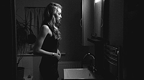 Skins, season 5, episode 3, "Mini," aired 10 February 2011. Minerva "Mini" McGuinness is played by Freya Mavor. Freya Mavor Gif, Freya Mavor, Black And White Gif, Skins Uk, We Heart It, Ballet, Gif, Mirror Selfie, Lost