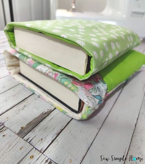 Book lovers everywhere will love the quick and easy book sleeve pattern to help protect their favorite stories. Book Sleeve Pattern, Wine Sleeve, Book Sleeves, Fabric Book Covers, Book Protector, Book Pouch, Easy Books, Sew Simple, Sewing Shirts