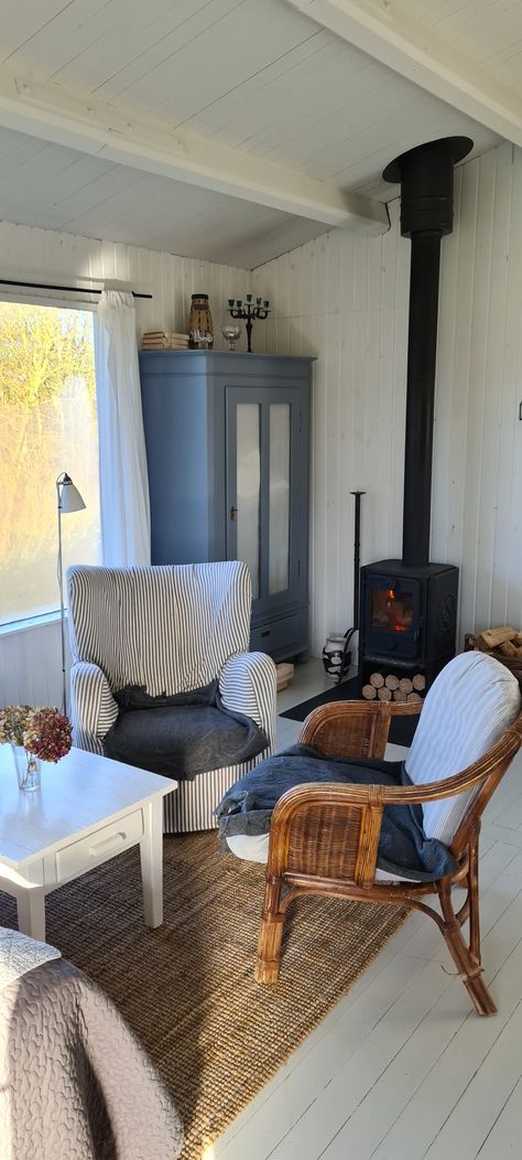 Dutch Cottage Interiors, East Coast Cottage Interiors, Finnish Home Interiors, Scandi Cottage Interior, Coastal Cottage Aesthetic, Summerhouse Aesthetic, Summerhouse Bedroom, Scandinavian Coastal Interior, Summerhouse Interiors Ideas