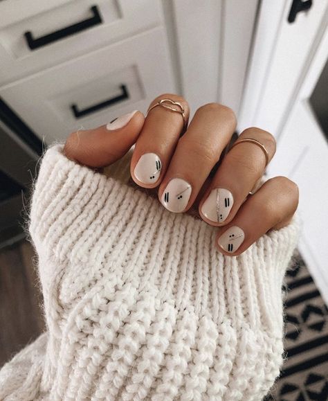 Subtle Nail Art, Boho Nails, Nagellack Trends, Subtle Nails, Minimal Nails, Short Nails Art, Her Nails, Fall Nail Colors, Minimalist Nails