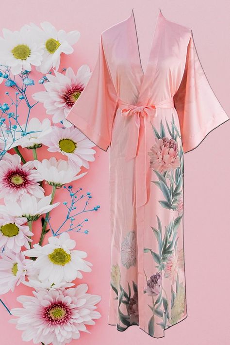 Long Dress For Women, Dress For, Kimono Floral, Traditional Kimono, Floral Rosa, Anime Clothes, Modern Fantasy, Aesthetic Clothing, Anime Outfits