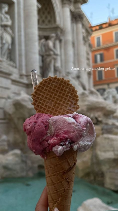 Italy Ice Cream Aesthetic, Gelato Aesthetic, Gelato Italy, Ice Cream Pictures, Ice-cream Cake, Rome Restaurants, Rome Streets, Milan Travel, Italy Vibes