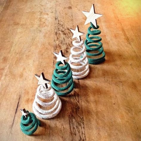 Diy Crafts Christmas, Wire Knitting, Christmas Decorations Diy Crafts, Spool Knitting, Wire Ornaments, Knitted Wire, French Knitting, Knit Art, Loom Pattern