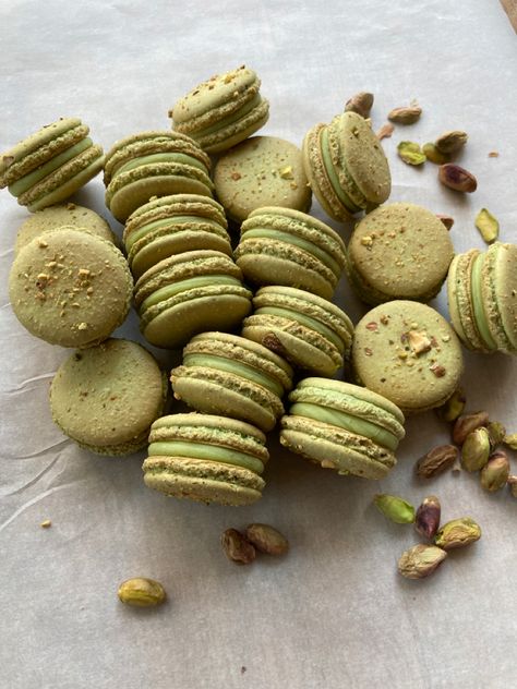 Pistachio Aesthetic, Pistachio Macaron, Broma Bakery, Shamrock Shake, Macaron Recipe, Coffee Aesthetic, Easter Cakes, 15th Birthday, Favorite Hobby