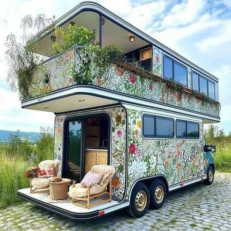 Tiny House Camper, Motor Home, Tiny House Living, Vintage Camper, Tiny House Design, House On Wheels, Tiny Living, Camping Car, Mobile Home