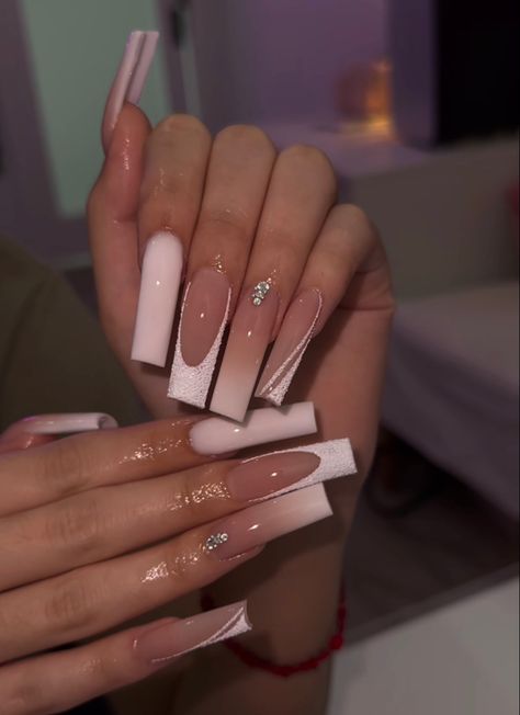 White Long Acrylic Nails Coffin Designs, Gel X Nails Long Square, Cute Nail Ideas Long Coffin, Long Square Tip Nails, Gelx Long Nails, Nail Inspired Long Square, Long Acrylic Nails Designs Ideas Winter, White And Pink Acrylic Nails With Design, Long Acrylic Nails White Design