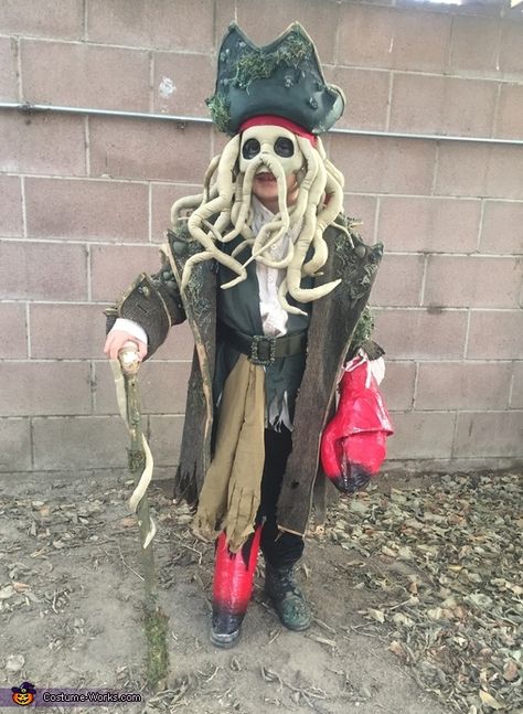 Pirates Of The Caribbean Costumes, Creative Kids Halloween Costume, Davy Jones Costume, Pirate Costume Ideas, Diy Pirate Costume, Davy Jones Pirates, Pirate Halloween Decorations, Homemade Pirate Costumes, Viking Halloween Costume