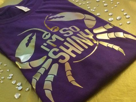 Shiny! Tamatoa tee inspired from disneys Moana will have you shining in no time Moana Tshirt Ideas, Moana Tshirt, Fall Shirt Ideas, Grandpa Shirts, Moana Shirt, Best T Shirts, Ala Moana, Moana Birthday Party, Moana Party