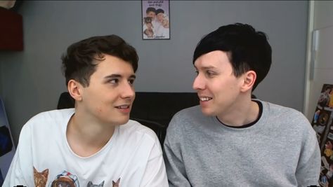 HEART EYED HOWELL AND LOVE EYED LESTER COMBINED Heart Eyes Howell, British Youtubers, Dan And Phill, Phil 3, British Boys, Phil Lester, Dan Howell, Amazingphil, British Men