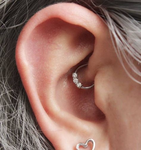 Daith Piercings Ideas, Migraine Ear Piercing, Migraine Piercing Earrings, Darth Piercing, Headache Piercing, Cute Daith Piercing Jewelry, Migraine Piercing Daith, Daith Piercing Jewelry Silver, Daith Piercing Ideas