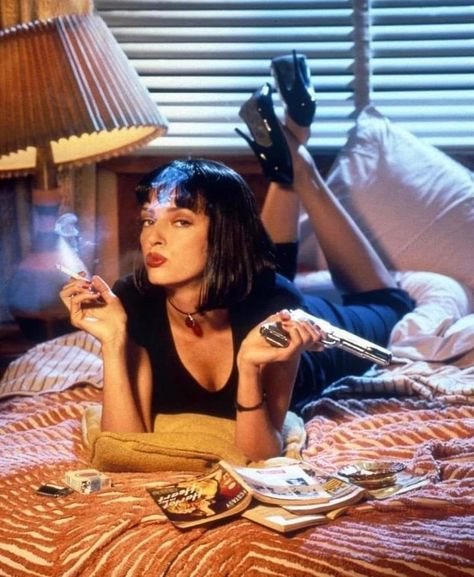 Pulp Fiction Halloween Costume, Mia Wallace Costume, Hypebeast Lifestyle, Uma Thurman Pulp Fiction, Movie Character Outfits, Hot Singers, Pulp Fiction 1994, Supermodel Body, 90s Movies