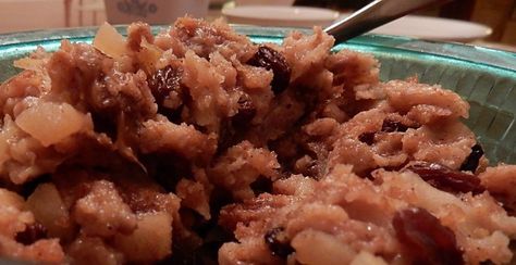 Old Fashioned Apple Raisin Stuffing Stuffing Apple, Stuffing Recipes Crockpot, Turkey Dressing Recipe, Best Thanksgiving Turkey Recipe, Dressing Recipes Thanksgiving, Thanksgiving Dressing, Turkey Stuffing, Thanksgiving Recipes Side Dishes, Turkey Recipes Thanksgiving