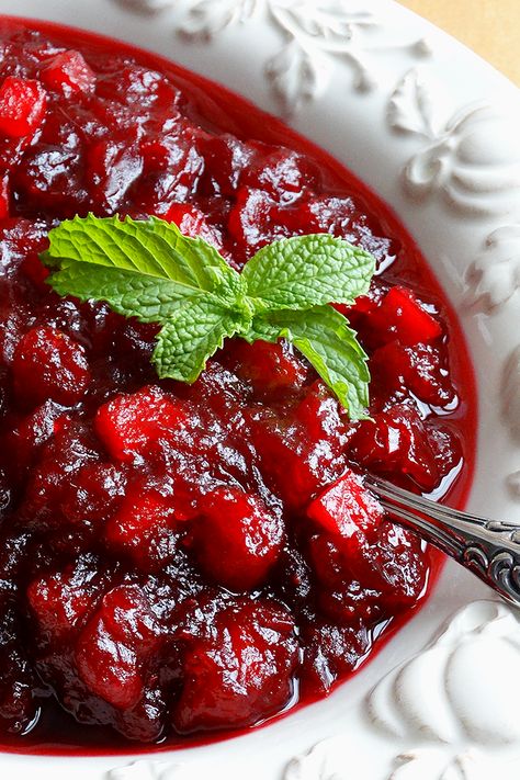 If your looking for a new recipe to make for the holidays! Boozy Cranberries, Cranberry Sauce With Orange, Orange Cranberry Sauce, Cranberry Apple Sauce, Orange Sauce Recipe, Recipes Sauces, Turkey Meals, Food Sauces, Best Cranberry Sauce