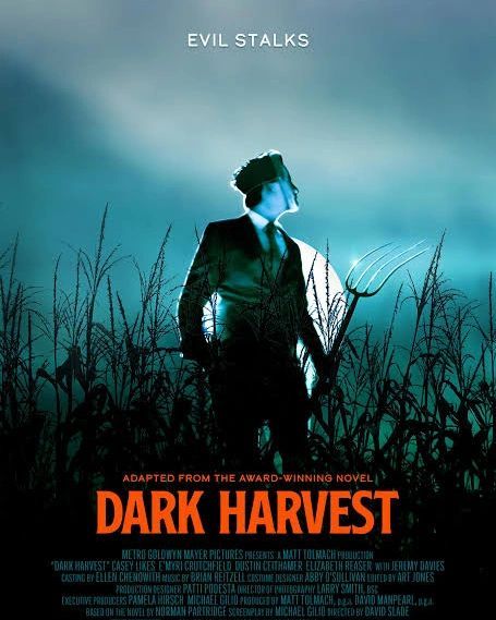 [DARK HARVEST ] 2023 "In a small Midwestern town, a deadly annual ritual unfolds when the mythical nightmare, Sawtooth Jack, rises from the cornfields and challenges the town’s teenage boys in a bloody battle of survival." [ubasjuice reviews] This is loosely based on a novel of the same name written by Norman Partridge. Honestly, I've never read the book yet, but from what I've read, there were only slight differences from the movie adaptation. The "curse" concept was nice, though it felt ... Halloween Run, Alamo Drafthouse Cinema, Elizabeth Reaser, Jeremy Davis, Legendary Monsters, Newest Horror Movies, Nurse Jackie, Ray Donovan, Halloween Film