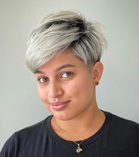 Undercut Platinum Pixie with Black Roots Black Roots Silver Hair Short, Bob With Shaved Side, Shaved Side Haircut, Half Shaved Head, Side Haircut, Shaved Design, Shaved Bob, Nape Undercut, Shaved Designs