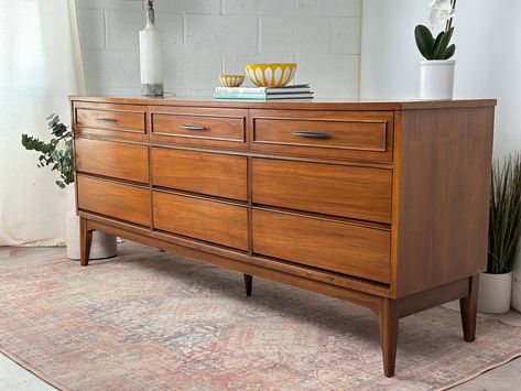 Bedroom Walnut Furniture, Lowboy Dresser, Bedroom Styling, Walnut Furniture, Classic Decor, Bedroom Styles, Mid-century Modern, Walnut, Dresser