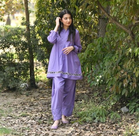 #kurti design,new kurti design,kurti design for girls, Pakistan Dress, Short Frock, Frock Style, Girls Dresses Sewing, Pakistani Fashion Casual, Trendy Shirt Designs, Stylish Short Dresses, Pakistani Dresses Casual, Dress Design Patterns