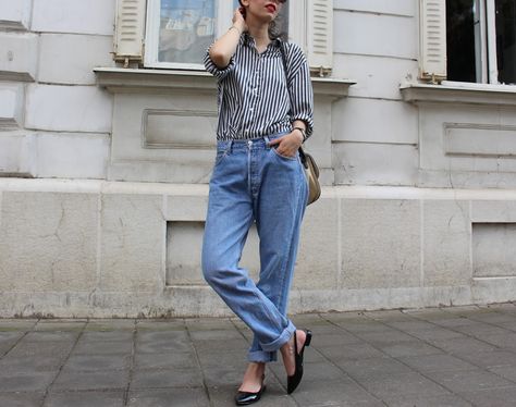 Levi's 501 Women Outfits, Oversized Levis Jeans, Styling Levis 501 Jeans, How To Style Levis 501, Levis 501 Women Outfits Street Style, Levis 501 Women Outfits, 501 Jeans Women Outfit, Levi’s 501 Jeans Outfit Women, 501 Levis Women Outfits Street Styles