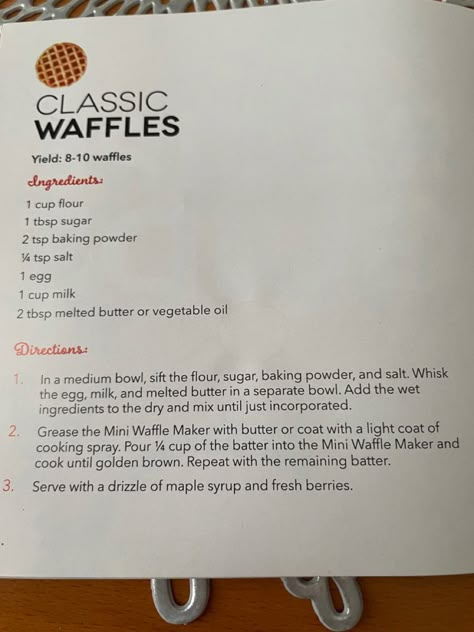 Classic Waffles, Classic Waffle Recipe, Small Batch Cookie Recipe, Mini Waffles, Creative Dessert Recipes, Waffle Ingredients, Homemade Cookbook, Homemade Bread Easy, Waffle Recipe