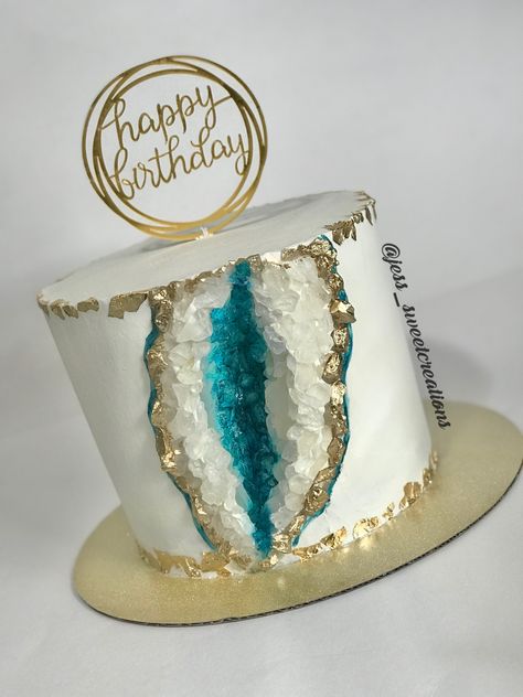 Crystals Cake Birthday, Geo Crystal Cake, Crystal Cake Ideas, Cakes Geode, Geo Cakes, Geo Cake, Gem Cake, Purple Cakes Birthday, Buttercream Cake Designs