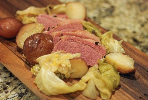 Corned Beef and Cabbage made in an Oven Bag - so easy and super delicious! Perfect for St. Patrick's Day! Recipe For Corned Beef And Cabbage, Cabbage Cooked, Oven Bag, Beef Appetizers, Beef Cabbage, Corned Beef And Cabbage, Beef And Cabbage, Corned Beef Recipes, Good Roasts