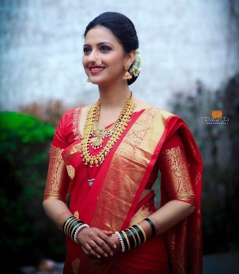 13.2k Likes, 104 Comments - Tejashri Pradhan Fan Club™ (@tejashripradhanfc) on Instagram: “Her beauty is beyond the praise! @tejashripradhan ❤  P.C:@prathamesh_ps_photography…” Tejashree Pradhan, Maharashtrian Saree, Marathi Bride, Bridal Sarees South Indian, Traditional Blouse Designs, Wedding Saree Collection, Saree Poses, Indian Look, Indian Bridal Fashion