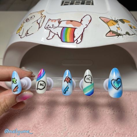 🍂 heartstopper 💫 Heartstopper Inspired Nails, Heartstopper Nail Art, Heart Stopper Nails, Heartstopper Nails Ideas, Heartstopper Nails, Horror Nails, Alice Book, Anime Nails, Girly Acrylic Nails