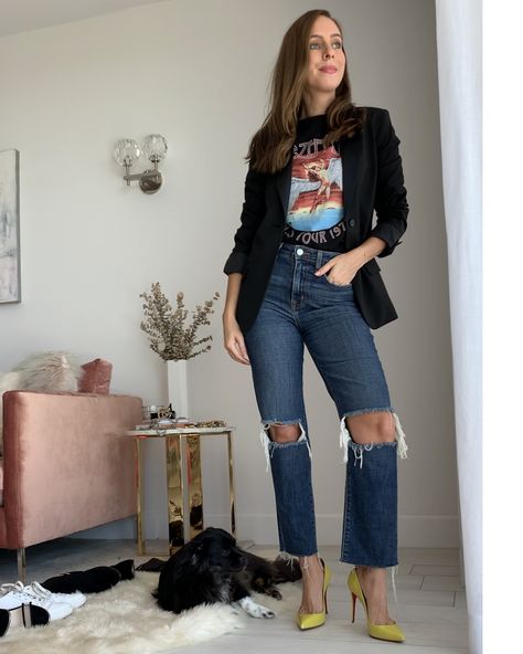 9 Ways to Wear a Graphic Tee From Summer Into Fall - Sydne Style Graphic Tshirt Outfit, Band Tee Outfits, Tee Outfits, Graphic Tee Outfit, Leather Pants Outfit, Graphic Tee Style, Graphic Tee Outfits, Oversized Outfit, Los Angeles Fashion