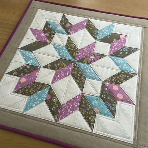 Free Quilting Patterns Club | Carpenter Star Quilt - Free Pattern Carpenter Star Quilt, Burgundy Table Runner, Stars Table Topper, Star Patchwork, Table Quilt, Patchwork Ideas, Quilted Table Topper, Quilted Wall Hanging, Spring Quilts