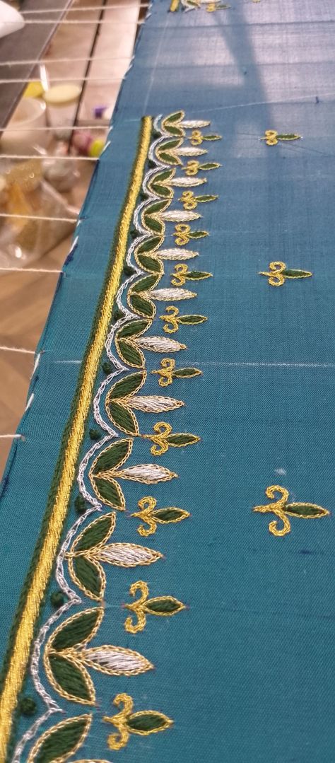 Thread Work Aari Design, Thread Aari Work Designs, Silk Thread Aari Work Blouse, Aari Thread Work Blouse Designs, 1000 Rs Aari Work Design, Simple Thread Work Blouse Designs, Thread Work Blouse Designs, Flowers Clothes, Thread Work Blouse