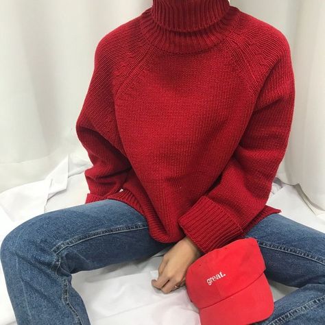 Red Jumper Outfit Aesthetic, Red Sweater Outfit Aesthetic, Red Turtle Neck Outfit, Red Pullover Outfit, Red Jumper Outfit, Red Turtleneck Outfit, Wool Sweater Outfit, Knitted Jumper Outfit, Red Sweater Outfit