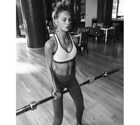 10 golden rules for an Angel body before the Victoria’s Secret show | Vogue Paris Angel Workout, Workout Inspo, Golden Rules, Romee Strijd, Model Lifestyle, Girl Dinner, Healthy Routine, Fitness Inspiration Body, Victoria Sport