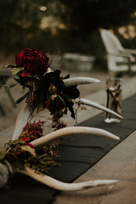 Dark Country Wedding Theme, Black Western Wedding Ideas, Gothic Western Wedding Decor, Country Goth Wedding, Gothic Country Wedding, Gothic Fall Wedding, Goth Country, Halloween Engagement, Haunted Wedding