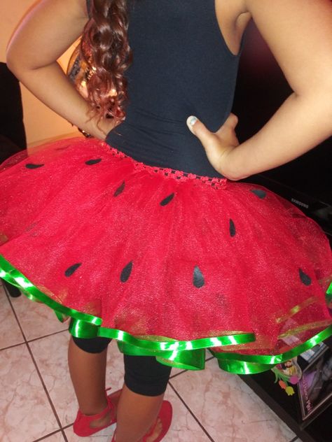 Watermelon tutu Watermelon Halloween Costume, Easy Fruit Costumes, Fruit Custome Halloween, Watermelon Tutu Diy, Watermelon Skirt, Watermelon Costume, Watermelon Festival, Watermelon Dress, Fruit Costumes