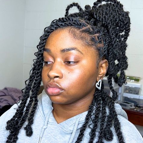 50 Invisible Locs Hairstyles: How-To, Hair Used and Hair Care Tips - Coils and Glory Invisible Locs Medium, Invisible Locs Medium Length, Style Invisible Locs, Invisible Locs Hairstyles, Locs For Black Women, Invisible Locs, Locs Styles, Marley Hair, New Hairstyle