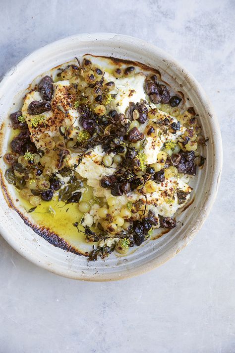 Baked olives, grapes and ricotta | Food and Travel Magazine Green Grapes Recipes, Uni Meals, Baked Olives, Baked Ricotta, Grape Recipes, Grape Salad, Travel Magazine, Mediterranean Cuisine, Autumn Halloween