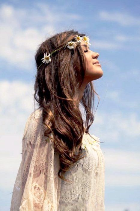 Boho hippie daisy flower crown Boho Styl, Estilo Hippy, Flowers In Her Hair, Hippie Chick, Estilo Hippie, Hippy Chic, Hippie Love, Mode Boho, Bohol