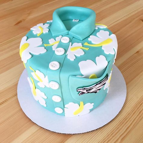 Hawaiian Shirt Cake, Hawiian Shirts, Let The Weekend Begin, Cake Cute, Shirt Cake, Cute Diy, Hawaiian Shirts, The Duff, Birthday Cakes