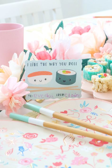 Sushi Decoration Party, Sushi First Birthday Party, Japan Birthday Theme, Japanese Food For Party, Japanese Theme Parties Food, Kids Sushi Party, Kawaii Birthday Party Decorations, Sushi Party Decor, Make Your Own Sushi Party