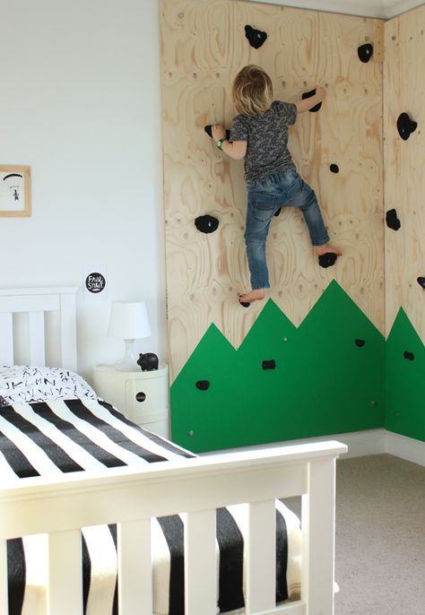 DIY climbing wall for an outdoors-themed bedroom « Growing Spaces Outdoor Themed Bedroom, Diy Climbing Wall, Indoor Climbing Wall, Kids Room Inspiration, Rock Wall, Climbing Wall, Kids Interior, Big Boy Room, Boys Bedrooms