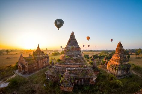 Use this invaluable resource for visiting Myanmar's famous Bagan temple plain, the last remnants of a great empire near the Irrawaddy River. Myanmar Places, Bagan Temples, Places Aesthetic, Bagan Myanmar, Bagan, Buddhist Temple, Hot Air Balloons, Angkor Wat, Air Balloons