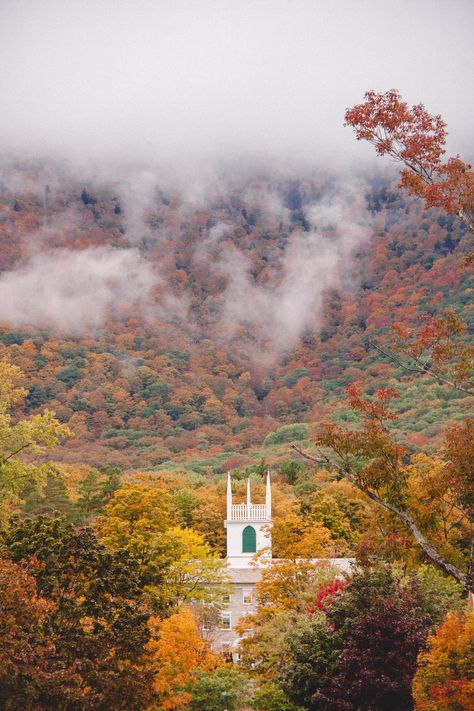 New England Travel Guide: Manchester, Vermont | travel destinations, travel guide, travel, fall, autumn, vacation, road trip #travel #traveltips #fall #autumn #november #vermont #newengland #roadtrip #vacation #traveldestinations Vermont Hiking, Autumn Town, Tis Autumn, Fall Presets, Manchester Vermont, Fall Aesthetics, England Travel Guide, Cozy Things, Leaves Changing Color